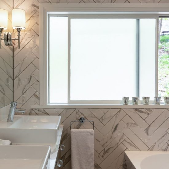 Hamptons bathroom, bathroom design, marble tiles, marble chevron tiles, mirror light, wall light, bathroom lighting