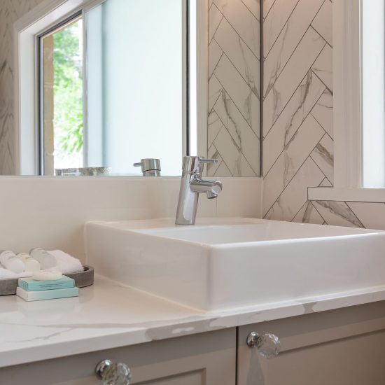 Hamptons bathroom, bathroom design, marble tiles, marble chevron tiles, shaker cabinet doors, floating vanity, calacutta stone benchtop, countertop basin